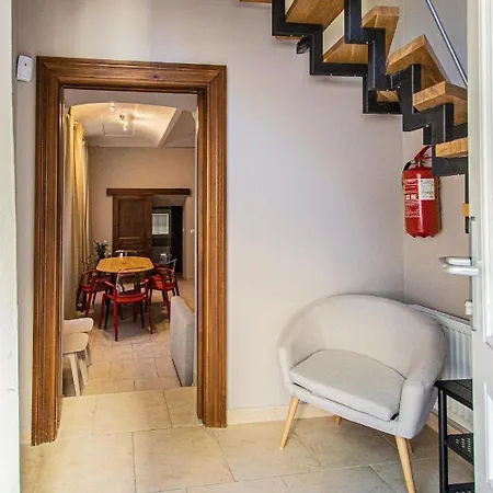 Modern And Spacious Apartments In City Center Prague Exterior photo