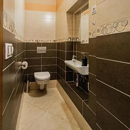 Modern And Spacious Apartments In City Center Prague Exterior photo