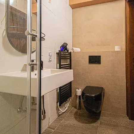 Modern And Spacious Apartments In City Center Prague Exterior photo
