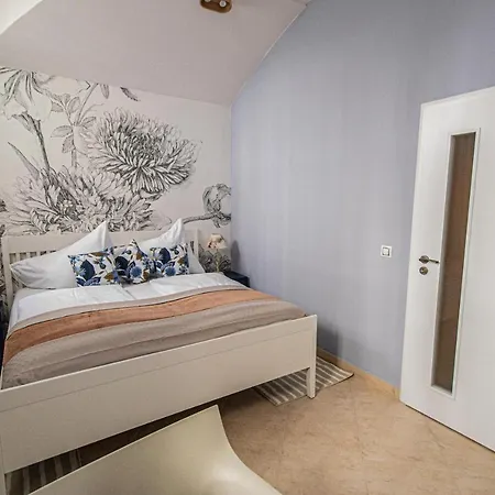 Modern And Spacious Apartments In City Center Prague Exterior photo