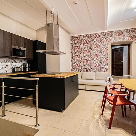 Modern And Spacious Apartments In City Center Prague Exterior photo