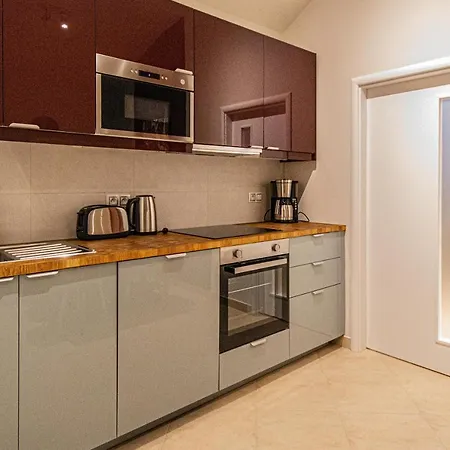 Modern And Spacious Apartments In City Center Prague Exterior photo