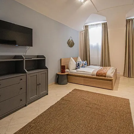Modern And Spacious Apartments In City Center Prague Exterior photo