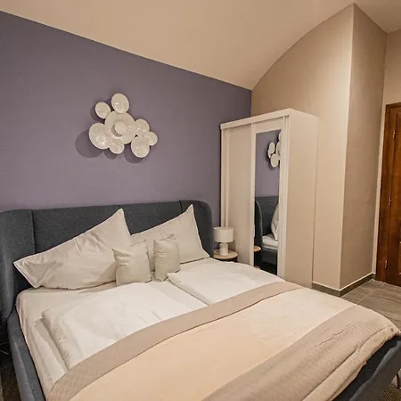 Modern And Spacious Apartments In City Center Prague Exterior photo